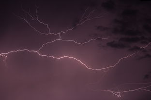 近距离看导弹袭击，天降火雨般的震撼落地